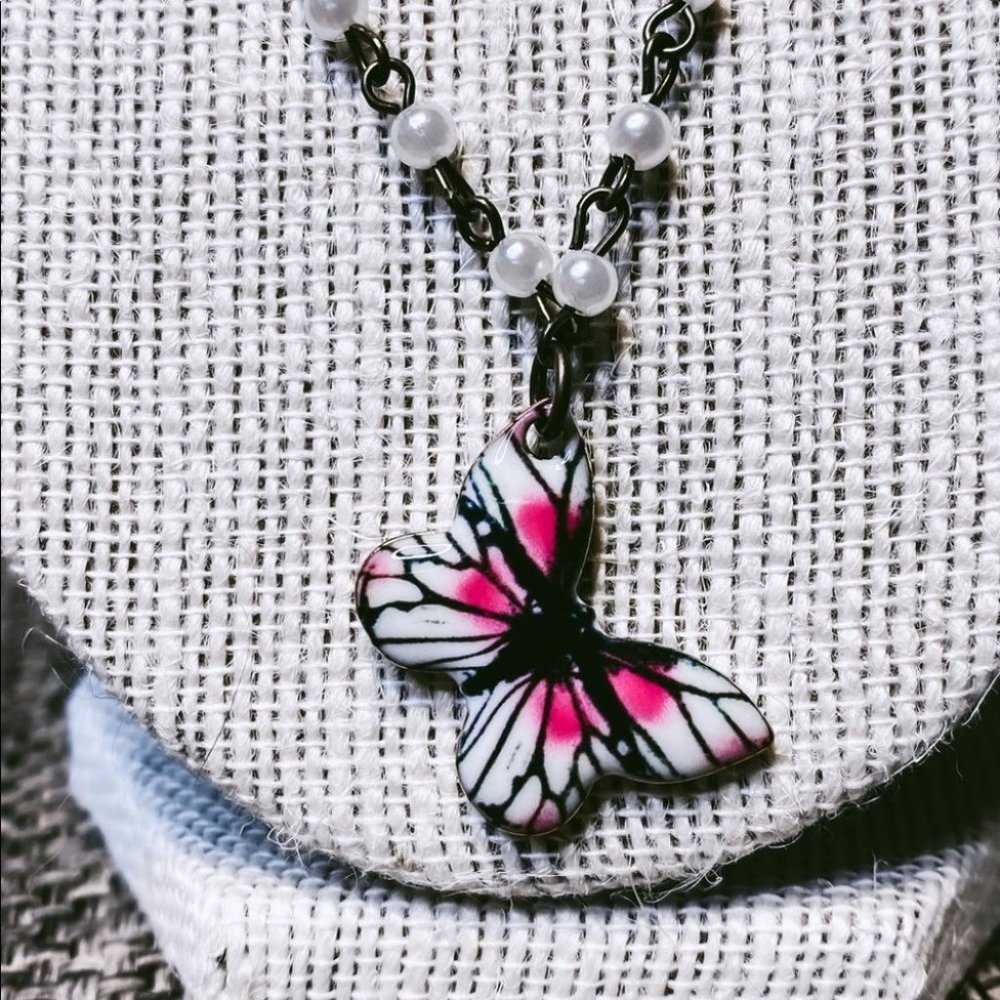 pearl & brass chain necklace with pink and white butterfly charm - Picture 7 of 14